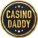 Tarjeta de casino con estética de creador y comunidad